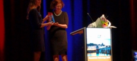 Lindy Visser Receives PALGA Award For Research On DCIS