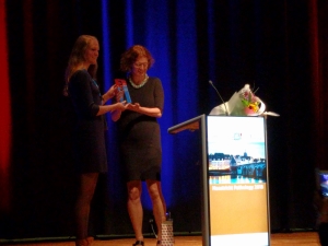Lindy Visser Receives PALGA Award For Research On DCIS