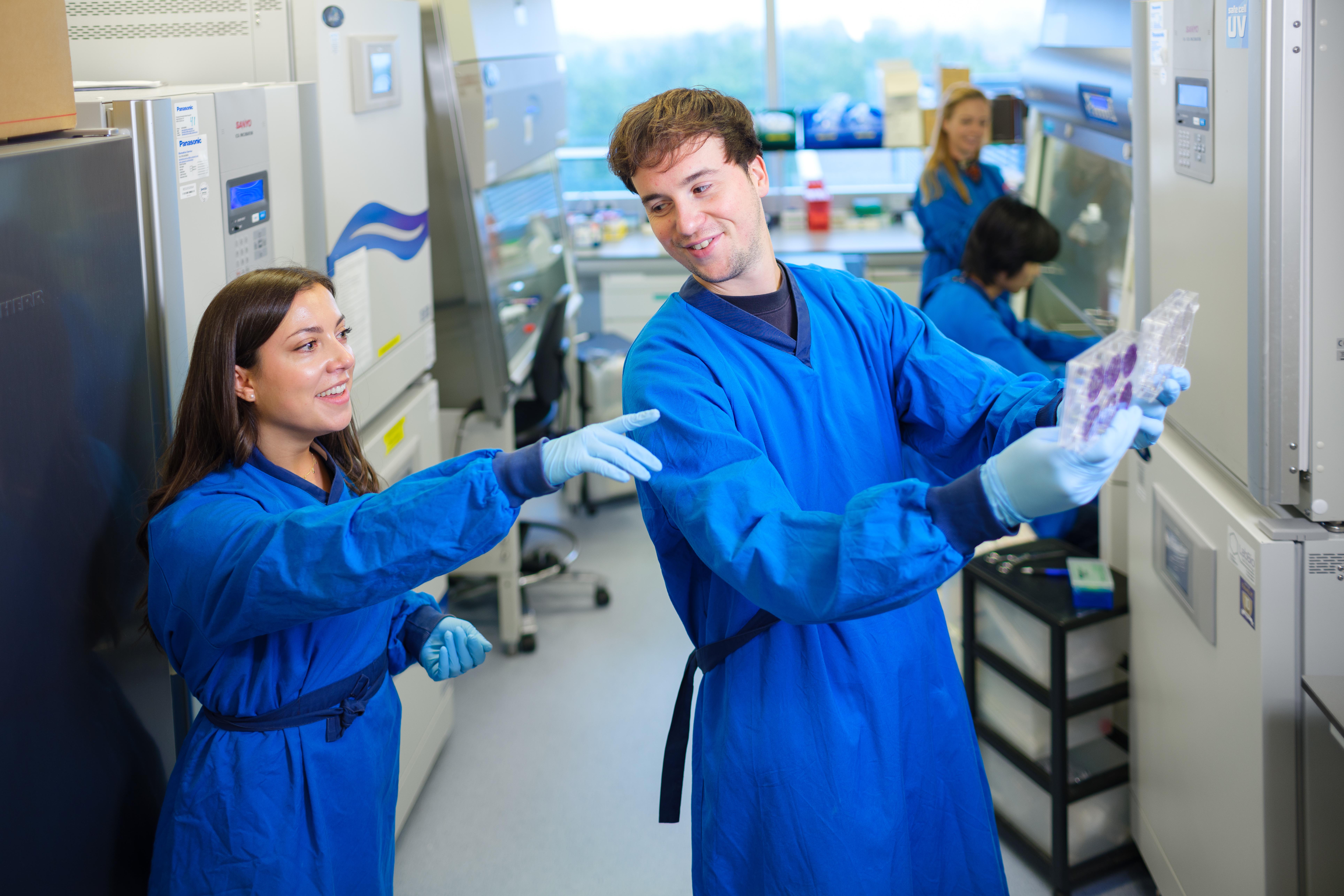 Banner Scientific Support Staff MH200828 N117 Sm